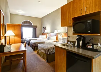 Ramada by Wyndham Ponoka hotel thumbnail 5