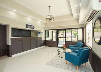 Travelodge by Wyndham Macon West hotel thumbnail 2