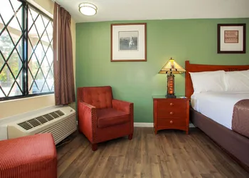 Travelodge by Wyndham Macon West hotel thumbnail 6