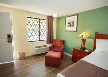 Travelodge by Wyndham Macon West hotel thumbnail 7