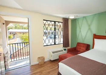 Travelodge by Wyndham Macon West hotel thumbnail 8