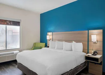 Best Western Plus Executive Residency Carlsbad Hotel hotel thumbnail 7