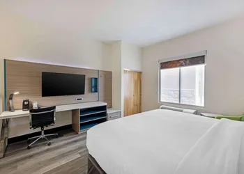Best Western Plus Executive Residency Carlsbad Hotel hotel thumbnail 8