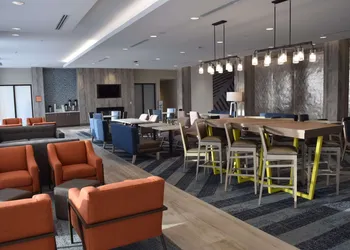 La Quinta Inn & Suites by Wyndham Middletown-Goshen hotel thumbnail 2