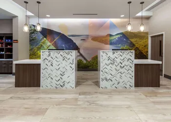La Quinta Inn & Suites by Wyndham Middletown-Goshen hotel thumbnail 4