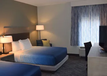 La Quinta Inn & Suites by Wyndham Middletown-Goshen hotel thumbnail 7