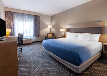 La Quinta Inn & Suites by Wyndham Middletown-Goshen hotel thumbnail 8