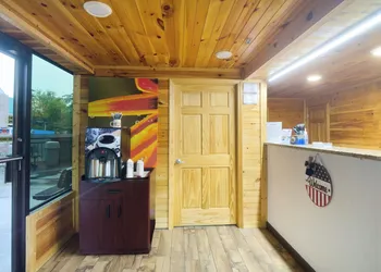 Tennessee Mountain Lodge Riverside by OYO hotel thumbnail 2