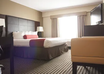 Comfort Inn & Suites Copley Akron hotel thumbnail 5