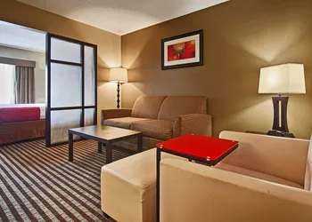 Comfort Inn & Suites Copley Akron hotel thumbnail 7