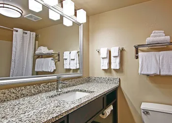 Comfort Inn & Suites Copley Akron hotel thumbnail 8