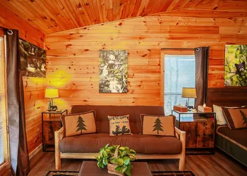 Bigfoot Lodge Room One hotel thumbnail 3