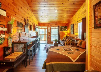 Bigfoot Lodge Room One hotel thumbnail 6