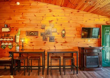 Bigfoot Lodge Room One hotel thumbnail 8