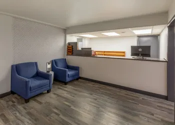 Super 8 by Wyndham Laredo hotel thumbnail 2