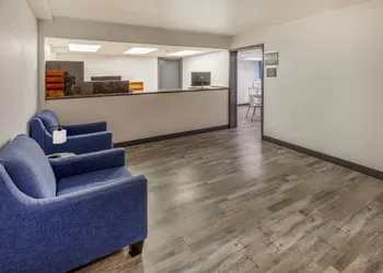 Super 8 by Wyndham Laredo hotel thumbnail 3