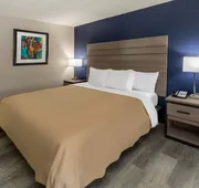 Super 8 by Wyndham Laredo hotel detail image 5