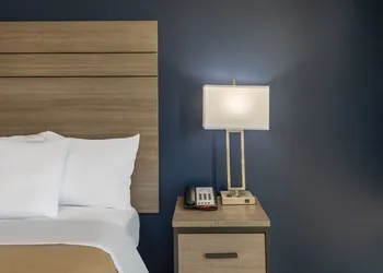 Super 8 by Wyndham Laredo hotel thumbnail 6
