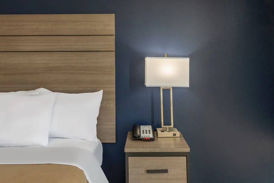 Super 8 by Wyndham Laredo hotel detail image 6