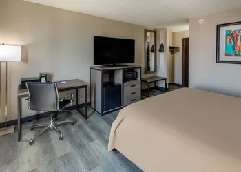 Super 8 by Wyndham Laredo hotel thumbnail 7