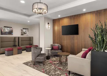 Hampton Inn & Suites Downers Grove Chicago hotel thumbnail 2
