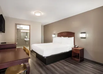Red Carpet Inn Edison hotel thumbnail 4