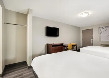 Red Carpet Inn Edison hotel thumbnail 5