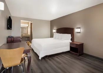 Red Carpet Inn Edison hotel thumbnail 8
