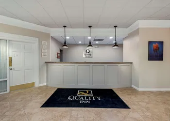Quality Inn & Suites New Hartford - Utica hotel thumbnail 2