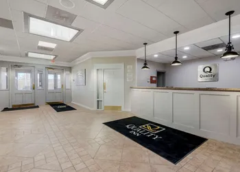 Quality Inn & Suites New Hartford - Utica hotel thumbnail 3