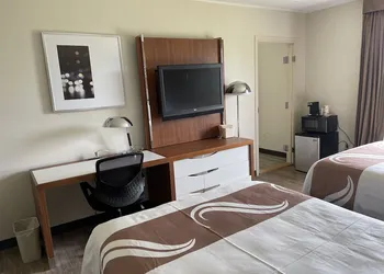 Quality Inn & Suites New Hartford - Utica hotel thumbnail 6