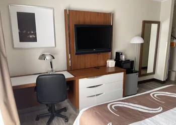 Quality Inn & Suites New Hartford - Utica hotel thumbnail 8