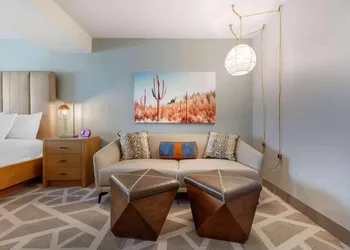 La Quinta Inn & Suites by Wyndham Tempe University / Phoenix hotel thumbnail 5