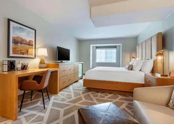 La Quinta Inn & Suites by Wyndham Tempe University / Phoenix hotel thumbnail 8