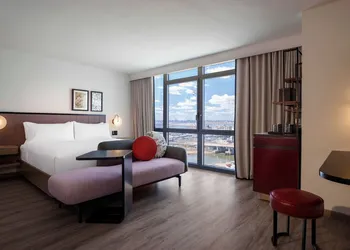 Renaissance New York Flushing Hotel at Tangram hotel thumbnail 4