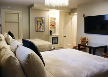 The Edward Hotel hotel thumbnail 5