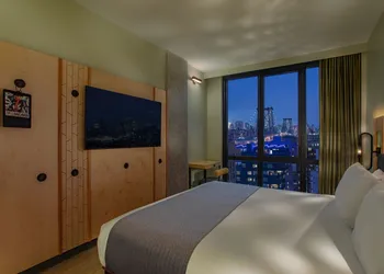 Moxy Brooklyn Williamsburg hotel thumbnail 6