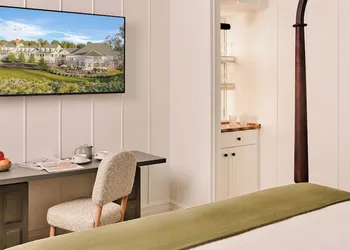 Canoe Place Inn and Cottages hotel thumbnail 8