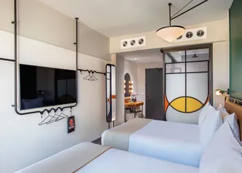 Moxy NYC Lower East Side hotel thumbnail 8
