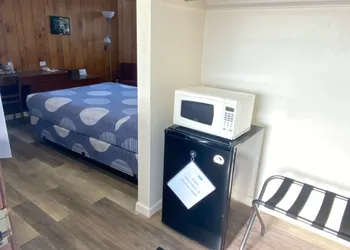 Waterway Inn hotel thumbnail 6