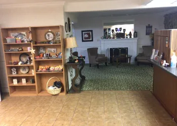Colonial Brick Inn & Suites hotel thumbnail 2