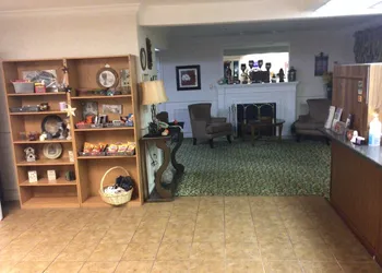 Colonial Brick Inn & Suites hotel thumbnail 2