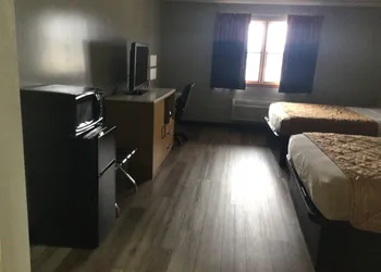 Colonial Brick Inn & Suites hotel thumbnail 4
