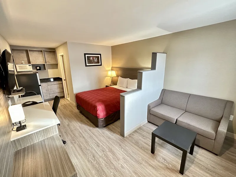 Econo Lodge Inn & Suites hotel detail image 2