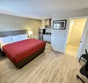 Econo Lodge Inn & Suites hotel detail image 3