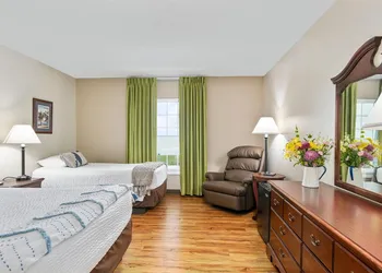 Top Floor Handicap Accessible Bay View hotel thumbnail 3