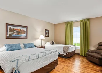 Top Floor Handicap Accessible Bay View hotel thumbnail 4