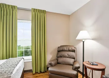 Top Floor Handicap Accessible Bay View hotel thumbnail 5