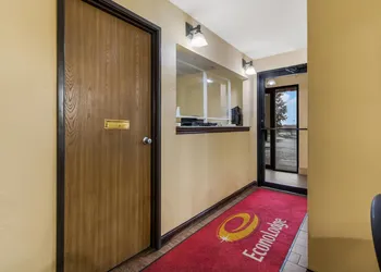 Econo Lodge Inn & Suites Yankton hotel thumbnail 3