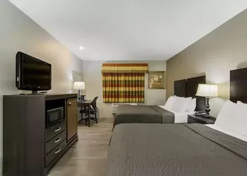Econo Lodge Inn & Suites Yankton hotel thumbnail 4